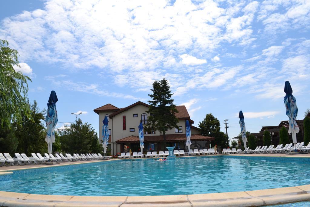 Hotel Doi Taurasi Afumaţi Exterior foto